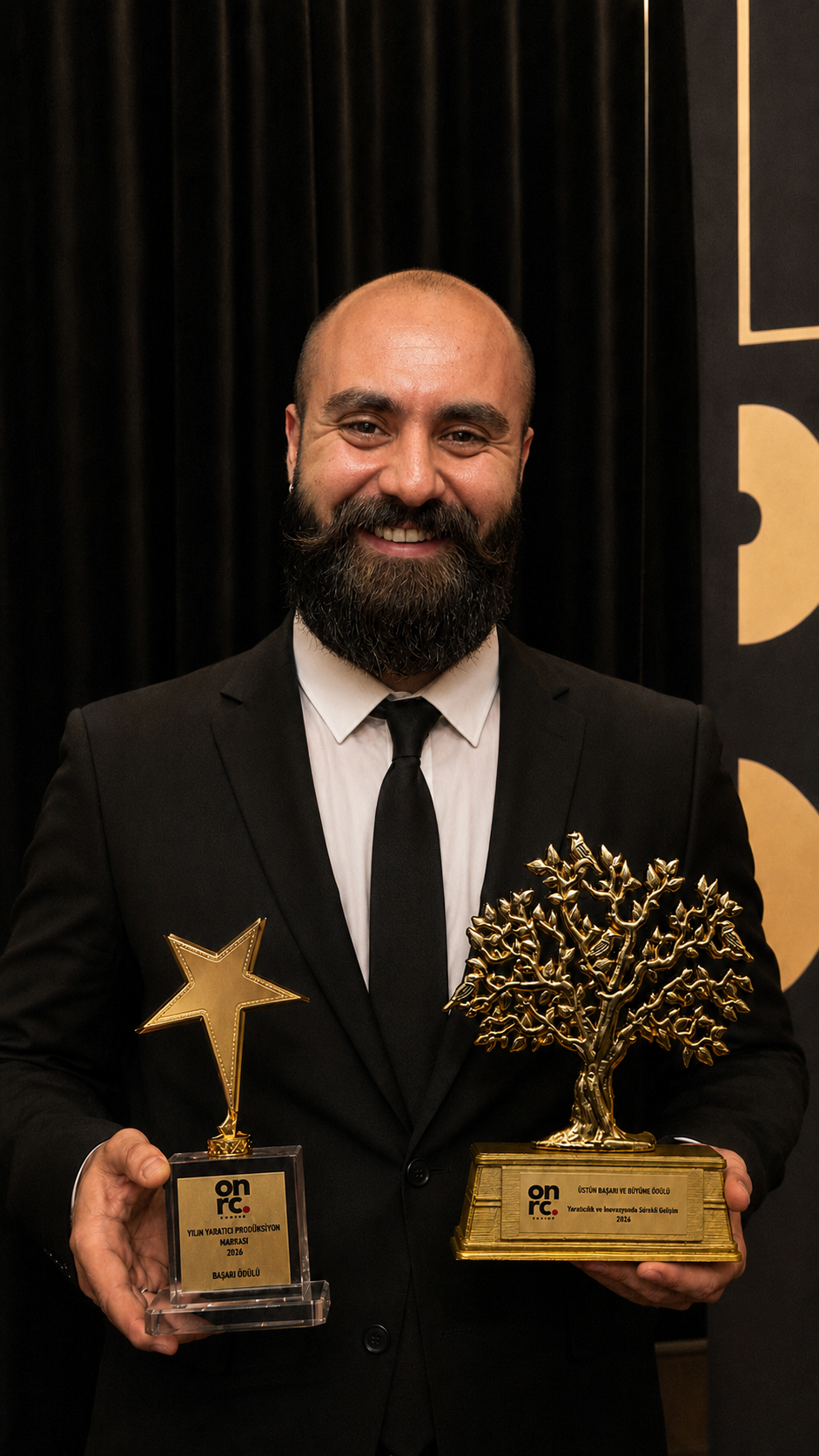 Ünlü Yönetmen Onur Çakmak’a Çifte Ödül!